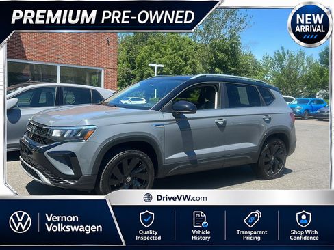 Certified 2024 Volkswagen Taos SE w/ Panoramic Sunroof Package AWD/4WD image 1