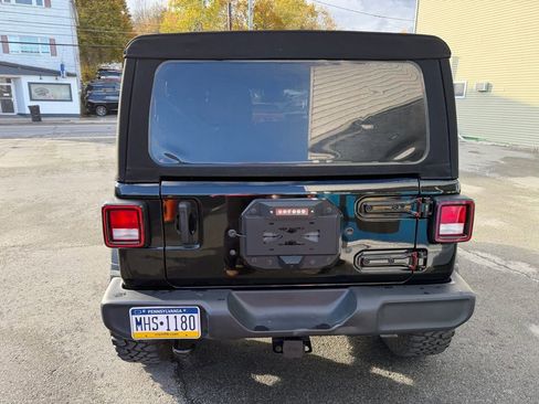 Used 2024 Jeep Wrangler Sport S image 4