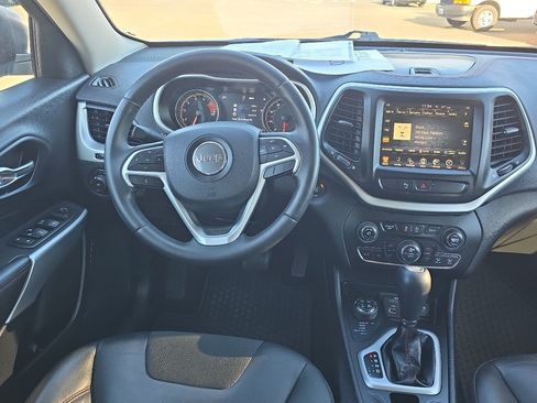 Used 2018 Jeep Cherokee Trailhawk AWD/4WD image 21