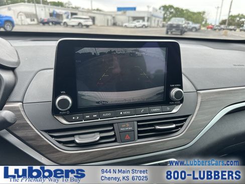 Used 2025 Nissan Altima 2.5 SV FWD image 17