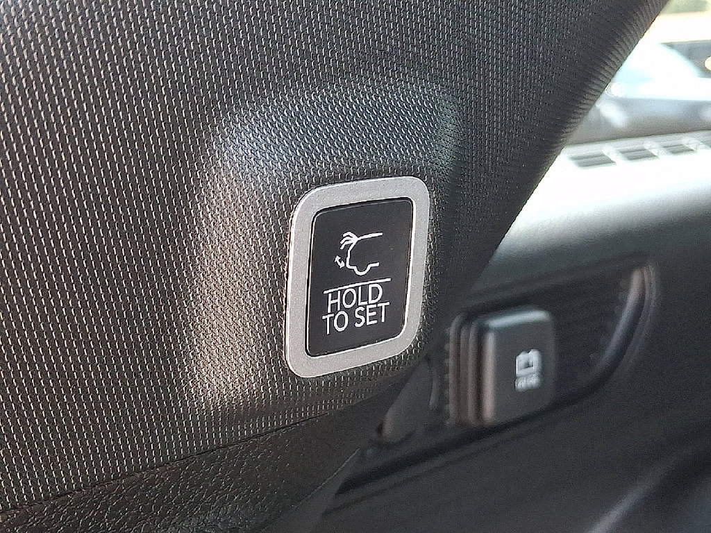 Used 2026 Jeep Grand Cherokee Altitude AWD/4WD image 33