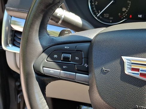 Used 2022 Cadillac XT4 Luxury w/ Cold Weather Package AWD/4WD image 22