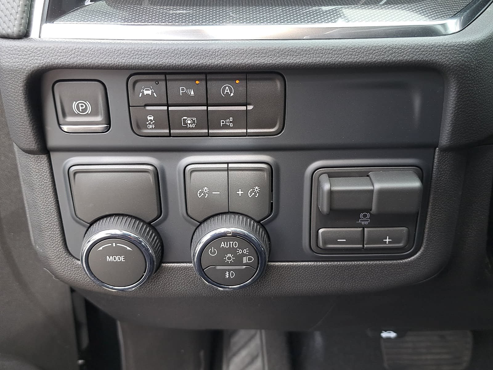 Used 2026 Chevrolet Suburban RST w/ Comfort Package RWD image 29