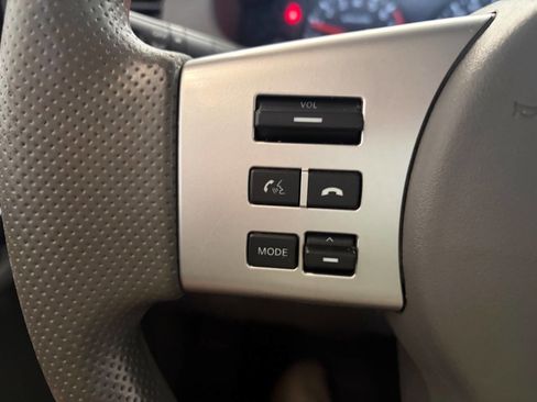 Used 2014 Nissan Frontier SV AWD/4WD image 18