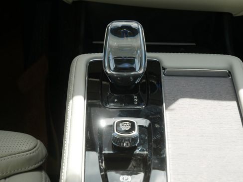 New 2026 Volvo XC90 T8 Ultra w/ Protection Package Premier AWD/4WD image 9