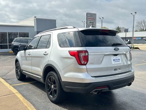 Used 2018 Ford Explorer XLT w/ Equipment Group 201A AWD/4WD image 6
