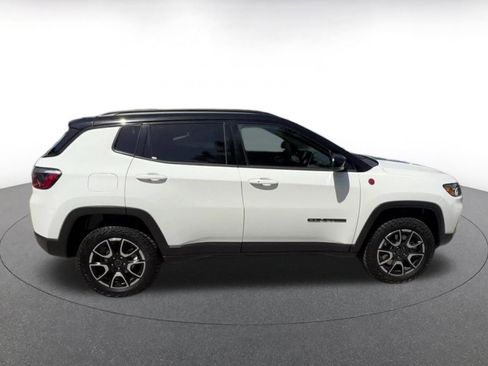 Used 2025 Jeep Compass Trailhawk image 16
