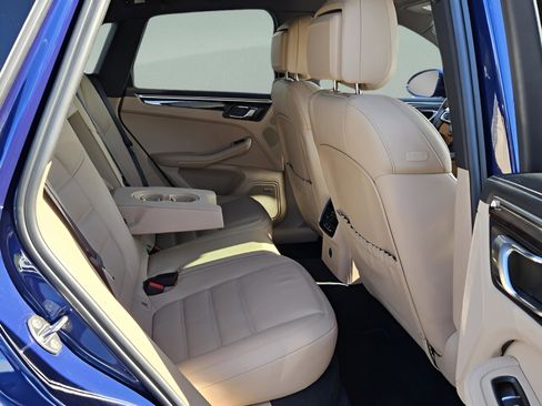 Used 2022 Porsche Macan image 21