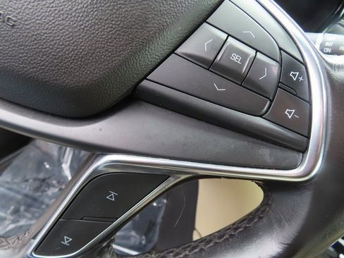 Used 2019 Cadillac XT5 FWD image 18