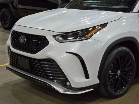 Used 2023 Toyota Highlander XSE image 14