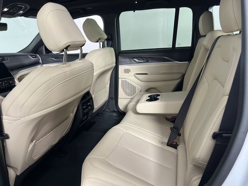 Certified 2024 Jeep Grand Cherokee Limited w/ Luxury Tech Group II image 27