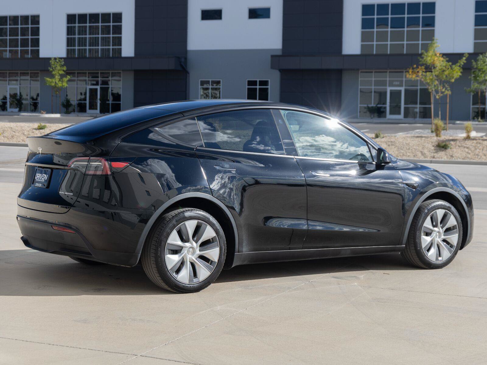 Used 2023 Tesla Model Y Long Range AWD/4WD image 9
