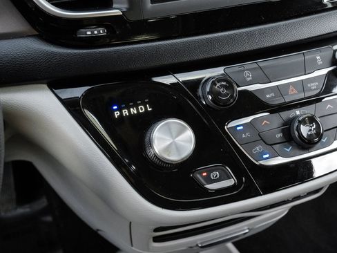 Used 2020 Chrysler Voyager Lxi image 29