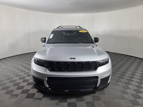 Used 2024 Jeep Grand Cherokee L Laredo AWD/4WD image 4