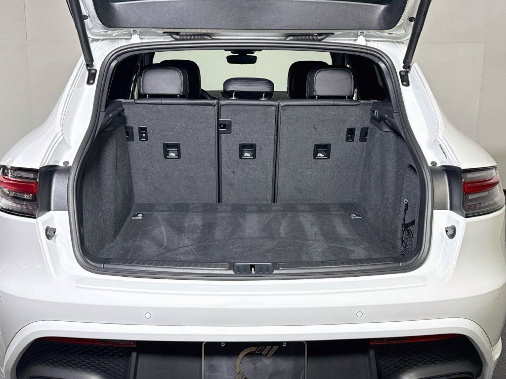 Used 2024 Porsche Macan AWD/4WD image 26