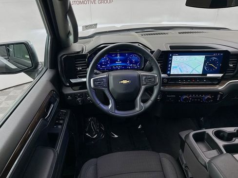 Used 2025 Chevrolet Silverado 1500 LT AWD/4WD image 25
