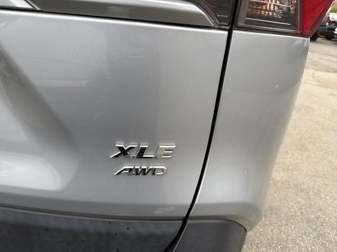 Used 2019 Toyota RAV4 XLE w/ Convenience Package AWD/4WD image 9