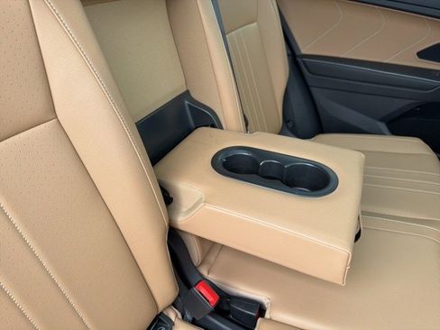 Used 2022 Volkswagen Tiguan SE image 35