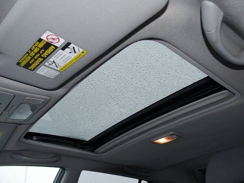 Used 2005 Toyota RAV4 4WD image 3