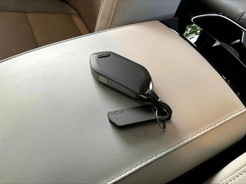 Used 2024 Kia Telluride EX w/ EX Captain's Chair Package AWD/4WD image 34