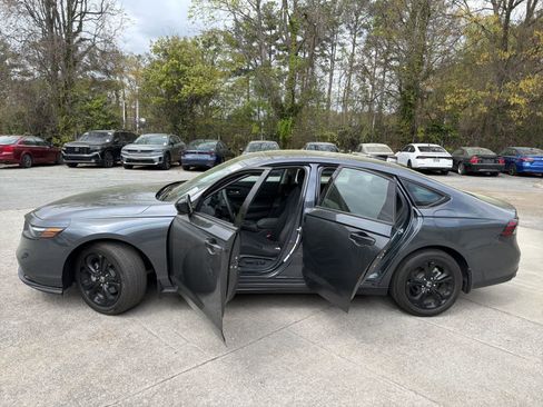 Certified 2025 Honda Accord SE image 17