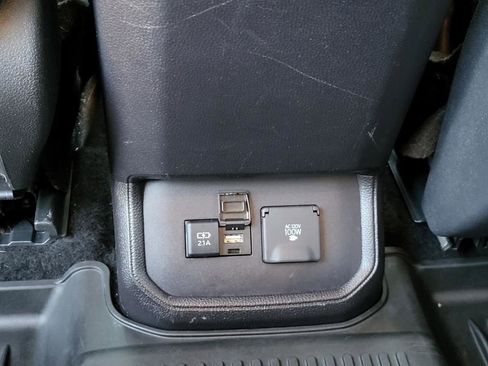 Used 2021 Toyota Highlander Limited image 17