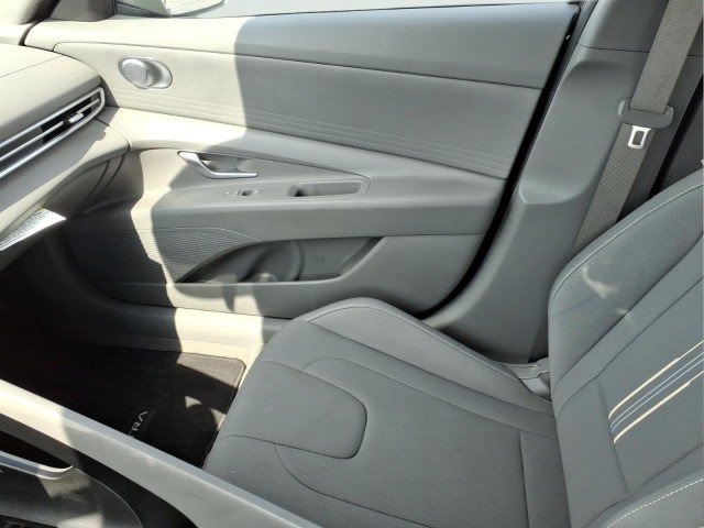Used 2024 Hyundai Elantra SEL FWD image 17