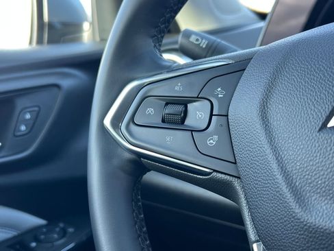 Used 2025 Chevrolet Trax LT w/ LT Convenience Package image 17