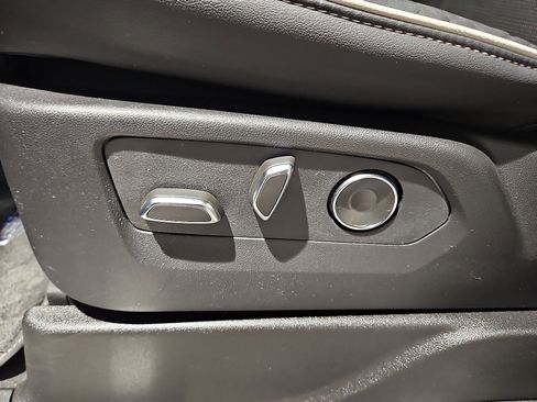 Certified 2025 Cadillac Escalade Premium Luxury image 19