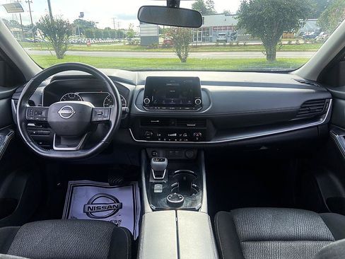 Certified 2025 Nissan Rogue SV AWD/4WD image 28