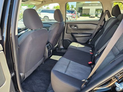 Used 2025 Nissan Rogue SV image 19