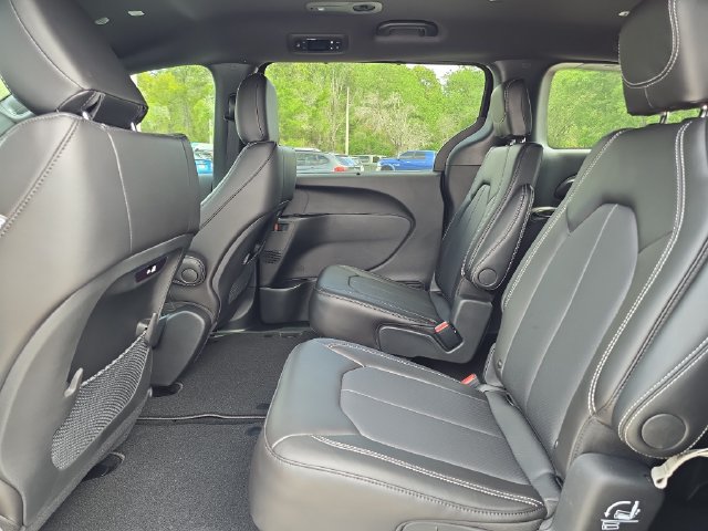 New 2026 Chrysler Pacifica Select w/ S Appearance Package FWD image 13
