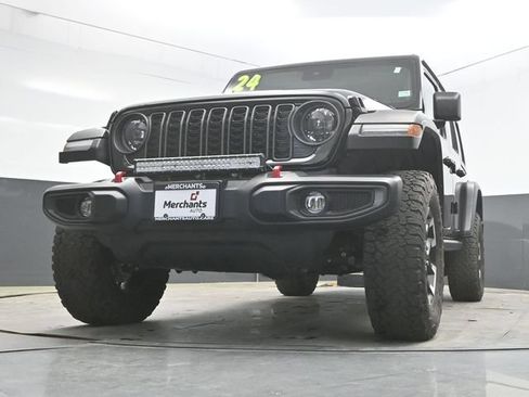 Used 2024 Jeep Wrangler Unlimited Rubicon w/ Convenience Group AWD/4WD image 34
