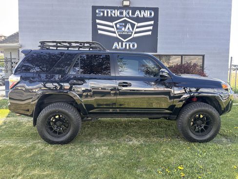 Used 2019 Toyota 4Runner TRD Pro AWD/4WD image 5