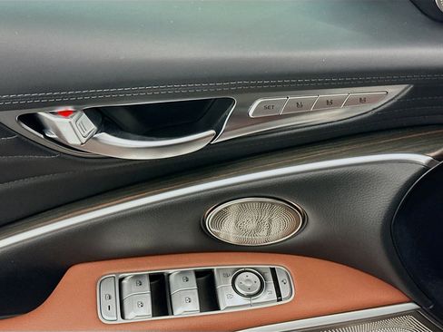 Used 2020 Kia K900 Luxury image 15