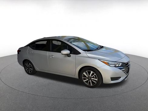 Used 2025 Nissan Versa SV FWD image 2