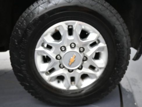 Used 2023 Chevrolet Silverado 2500 LT AWD/4WD image 32
