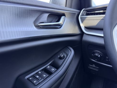 New 2025 Jeep Grand Cherokee Laredo X w/ Luxury Tech Group I image 13