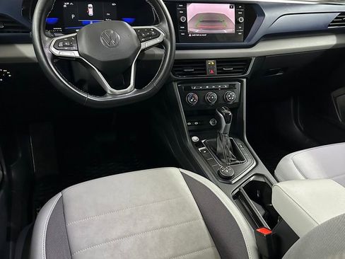 Used 2022 Volkswagen Taos SE w/ Panoramic Sunroof Package image 23