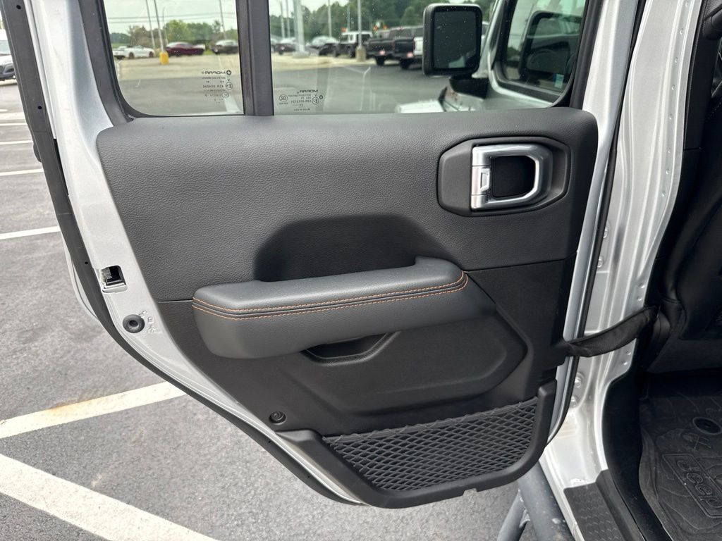 Used 2023 Jeep Gladiator Mojave w/ LED Lighting Group AWD/4WD image 13