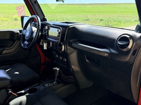 Used 2012 Jeep Wrangler Unlimited Sport image 24