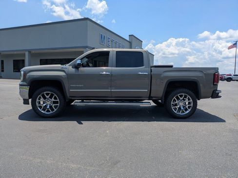 Used 2017 GMC Sierra 1500 SLT w/ SLT Premium Package AWD/4WD image 7