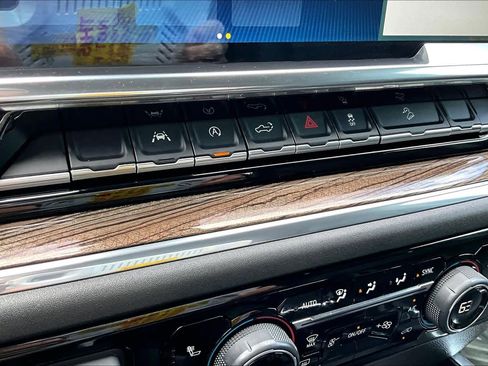 Used 2025 Chevrolet Silverado 1500 LT Trail Boss w/ Convenience Package II image 35