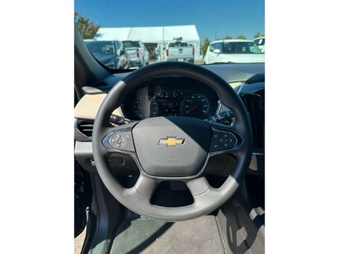 Used 2022 Chevrolet Traverse LS image 19