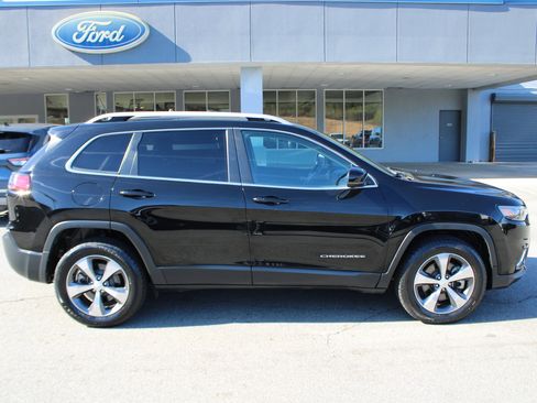 Used 2019 Jeep Cherokee Limited image 2
