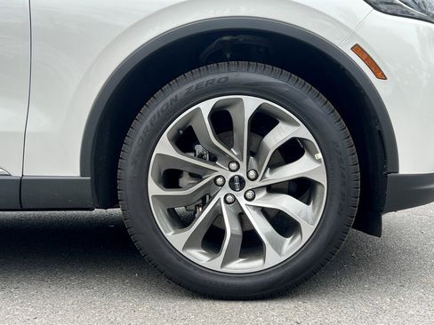 New 2026 Lincoln Aviator AWD image 6