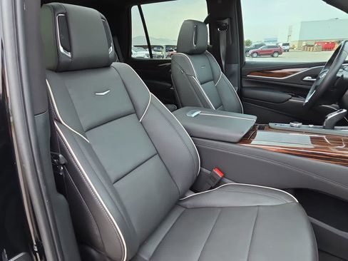 Used 2024 Cadillac Escalade Premium Luxury RWD image 18