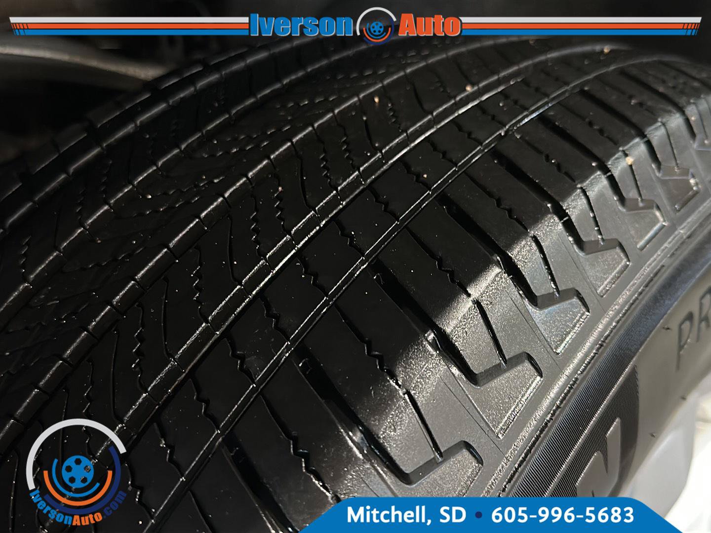 Used 2025 Chevrolet Suburban LT AWD/4WD image 11