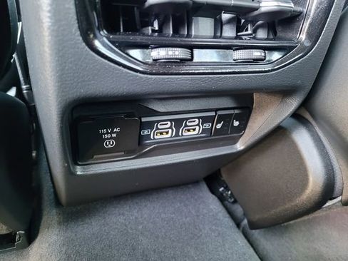 Used 2024 Jeep Grand Cherokee Overland w/ Luxury Tech Group IV AWD/4WD image 11