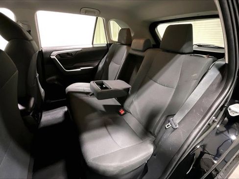 Used 2021 Toyota RAV4 LE image 25